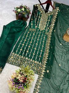 Elegant Emerald Green Embroidered Kurta Set