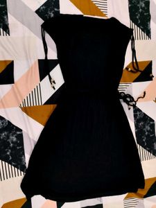 Elegant Black Dress with Tie Waist