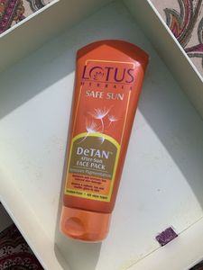 Lotus Herbals Safe Sun DeTAN Face Pack