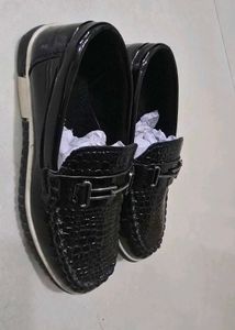 Boys Black Textured Loafers