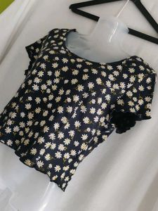 Old navy Cute Daisy Print Cropped Top