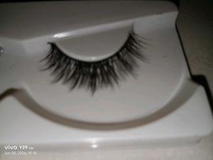 MARS EYELASHES