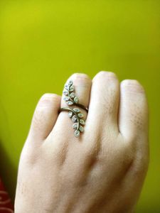 Leaf Design Ring with Stones