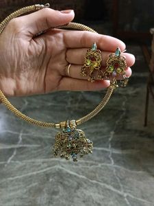 a neckleace with pair of earrings
