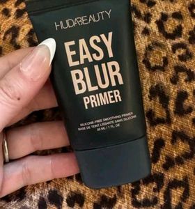Huda Beauty Easy Blur Primer