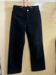 Classic Black High-Waisted Jeans