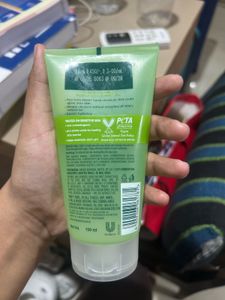 Simple Refreshing Facial Wash