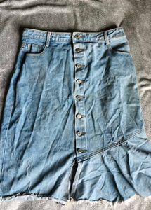 8286. Light Wash Denim Button-Front Skirt