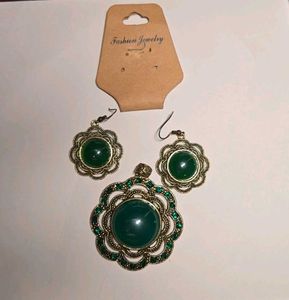 Elegant Green Gemstone Jewelry Set