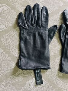 H&amp;M Classic Black Leather Gloves