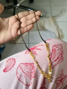 Elegant Gold Leaf Mangalsutra
