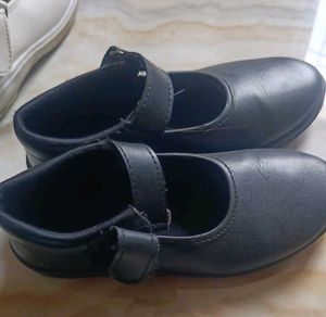 Black school shoes for girls