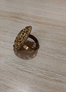 Elegant Gold Stone Ring