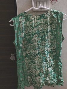Green Patterned Sleeveless Top💚