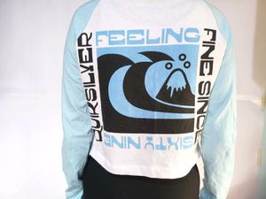 Surf's up 🌊"Classic Quiksilver baseball Top