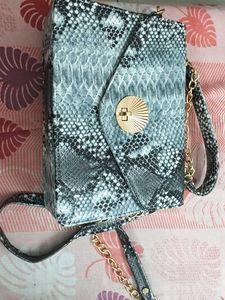 Chic Snake Print Crossbody Bag