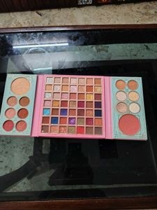 nude  Eyeshadow & Blush Palette