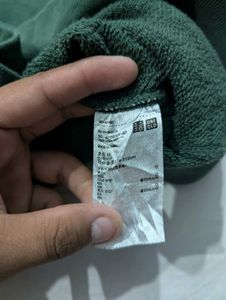 Uniqlo Green Hoodie ( wearable for c- 40-48 )