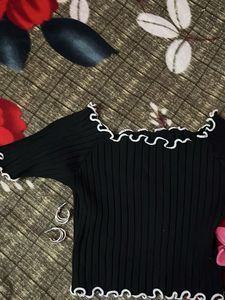 Chic Black Ribbed Crop Top