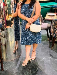 Chic Blue Floral Sleeveless Knee-Length Dress