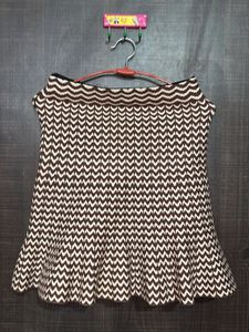 Mini Flared Strechable Skirt. Pencil Fitting