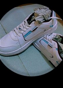 Stylish White Shooes For Man's