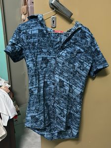T-shirt blue