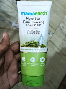 Mamaearth Mung Bean Pore Cleansing Foam Scrub