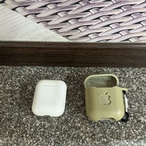 Apple Airpods + case ( read description)