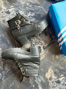 THROWAWAY PRICE BOOTS