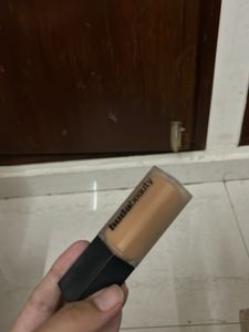 Huda Beauty Concealer- Toasted Almond