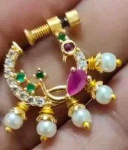 Elegant Gold Nath with Stones &amp; Pearls
