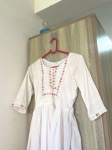 Embroidered White Cotton Kurta