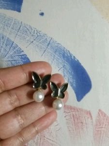 Charming Butterfly Pearl Earrings