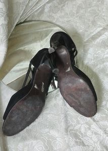 Black Strap Heels 🖤🪞