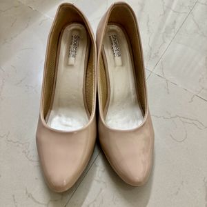 Glossy Pumps