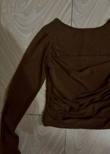 Chic Brown Ruched Top 🤎