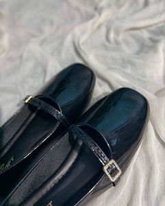 Shiny Black Ballerina Flats