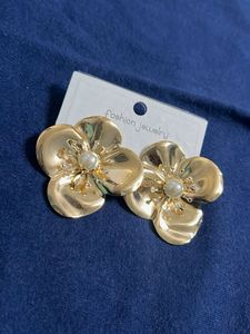 girl anti tarnish Gold Flower Pearl Stud Earings