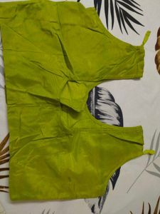 premium pure silk saree with blouse (sleeveless)