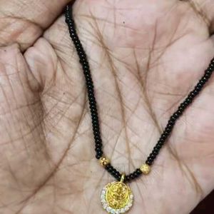 Elegant Gold Pendant Necklace