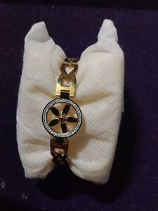 Elegant Gold-Tone Fashion Bracelet