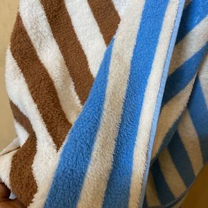 UNUSED Striped Blanket Set