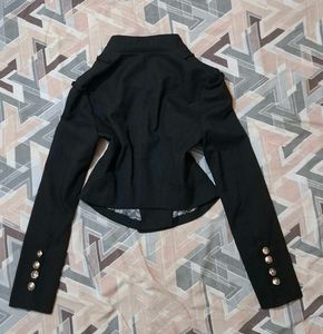Stylish Black Double-Breasted Cropped Jacket