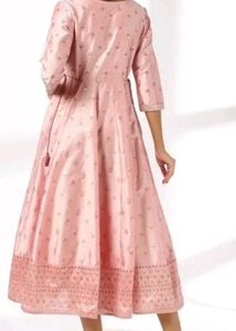 Elegant Pink Kurta with Intricate Embroidery