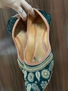 Embellished Jutti Flats