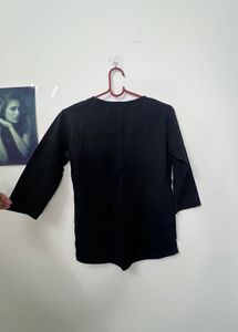 Classic Black 3/4 Sleeve Top