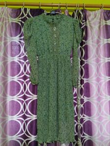 women green dress 👗