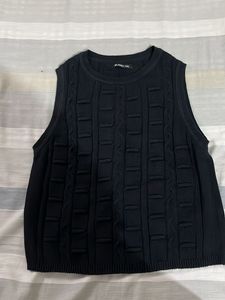Chic Black Sleeveless Knit Top