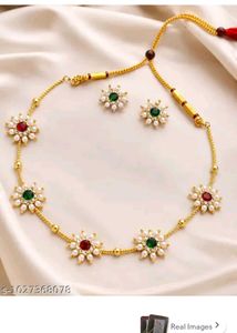 Floral Design Necklace &amp; Earrings Set